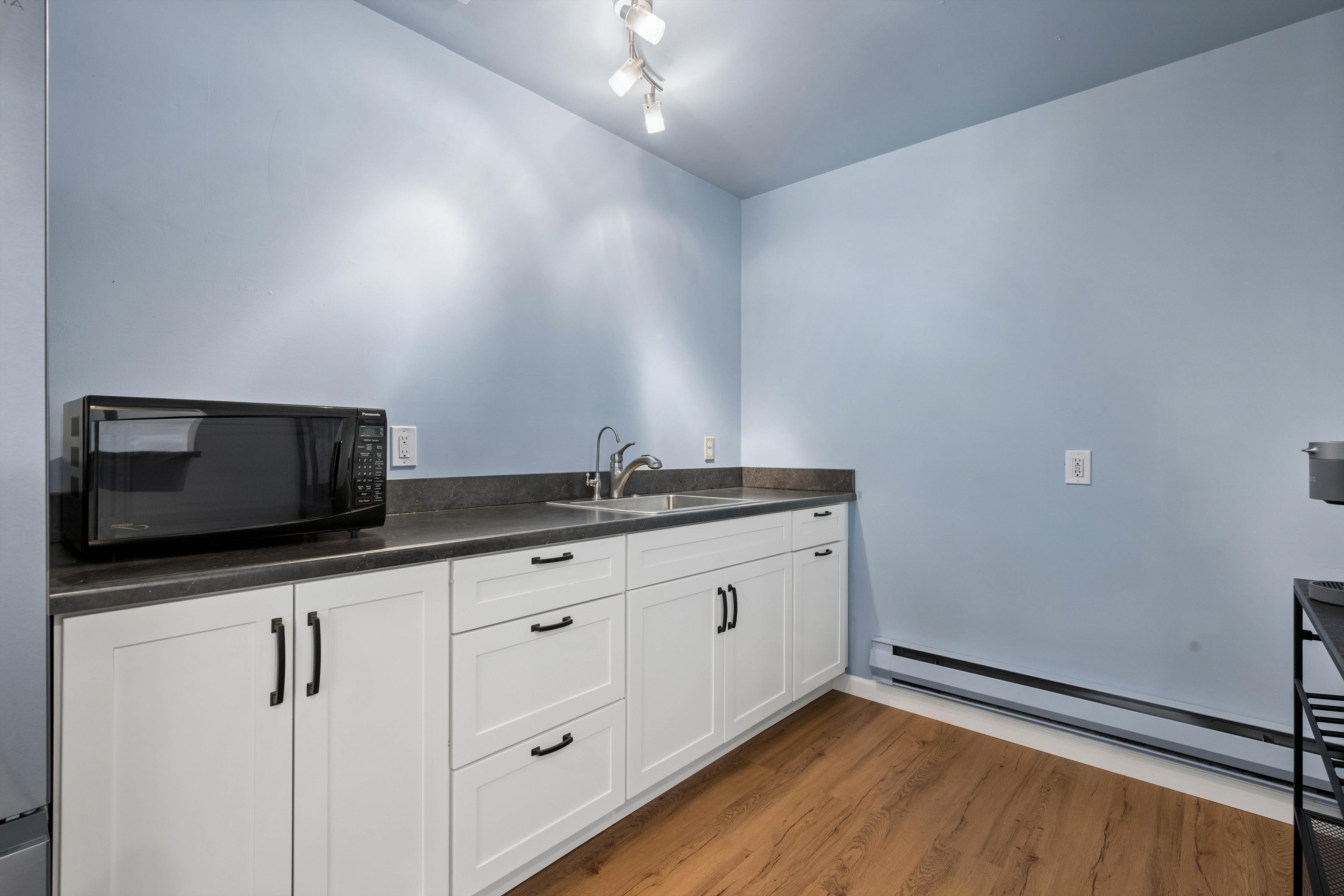  Experience Refined Mid-Century Inspired Mountain Living on 3.37 Acres - 物件實景