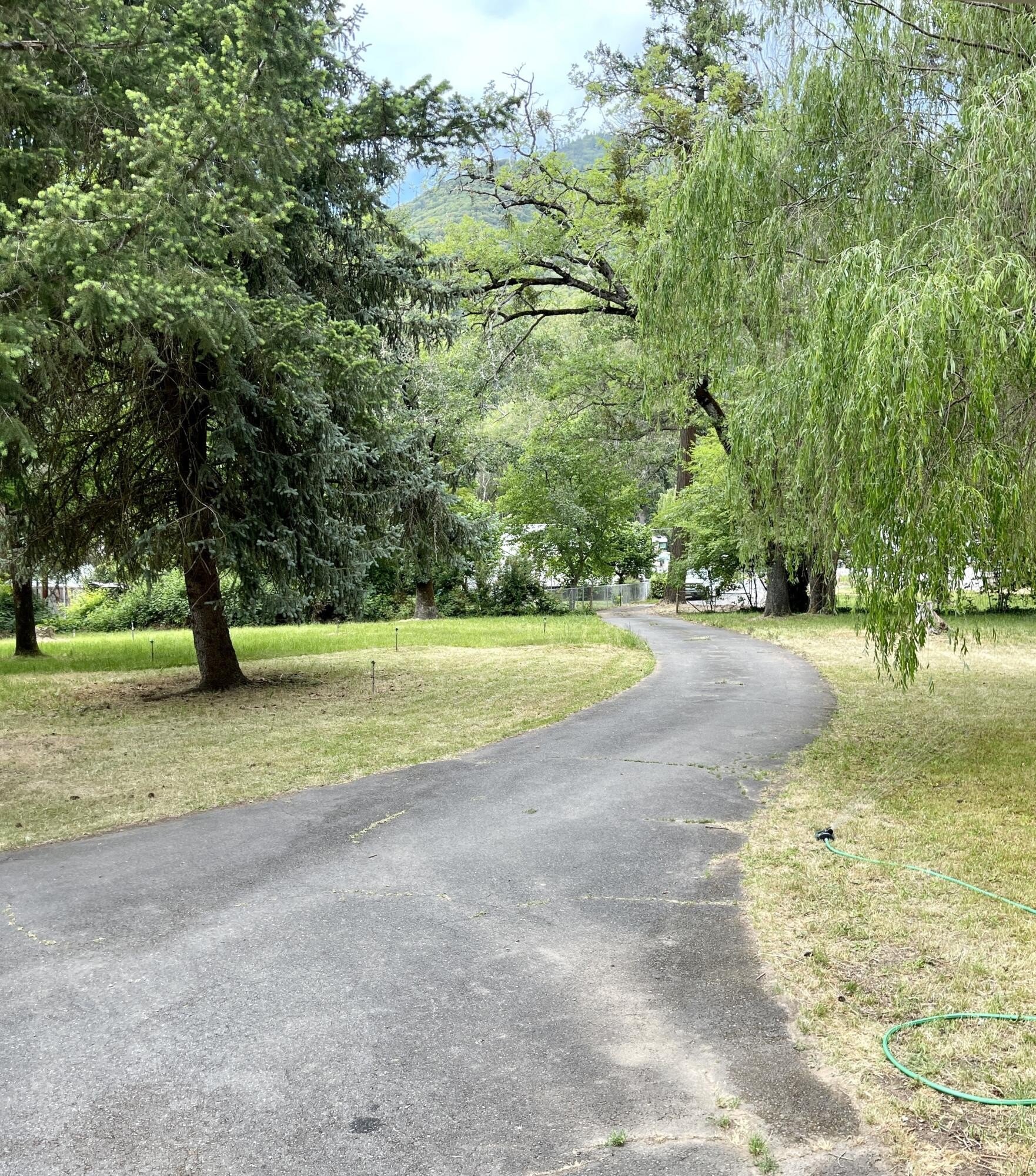 Grants Pass, Oregon, 97527, United States, 4 Bedrooms Bedrooms, ,3 BathroomsBathrooms,Residential,For Sale,1984338