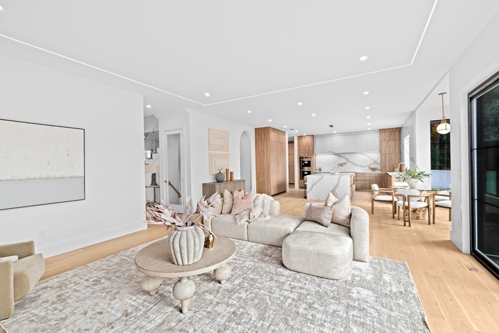 Newton, Massachusetts, 02461, United States, 7 Bedrooms Bedrooms, ,8 BathroomsBathrooms,Residential,For Sale,1995723