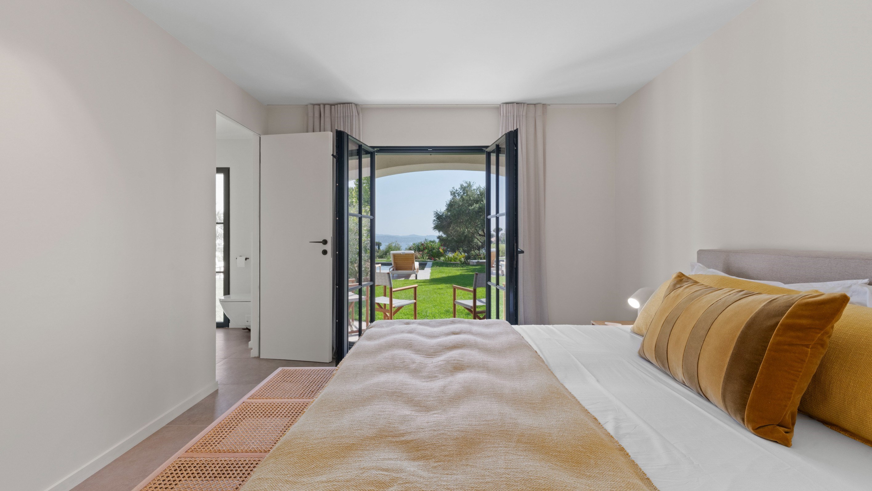  Sainte Maxime contemporary villa for sale with sea views, heated swimming pool … - 物件實景