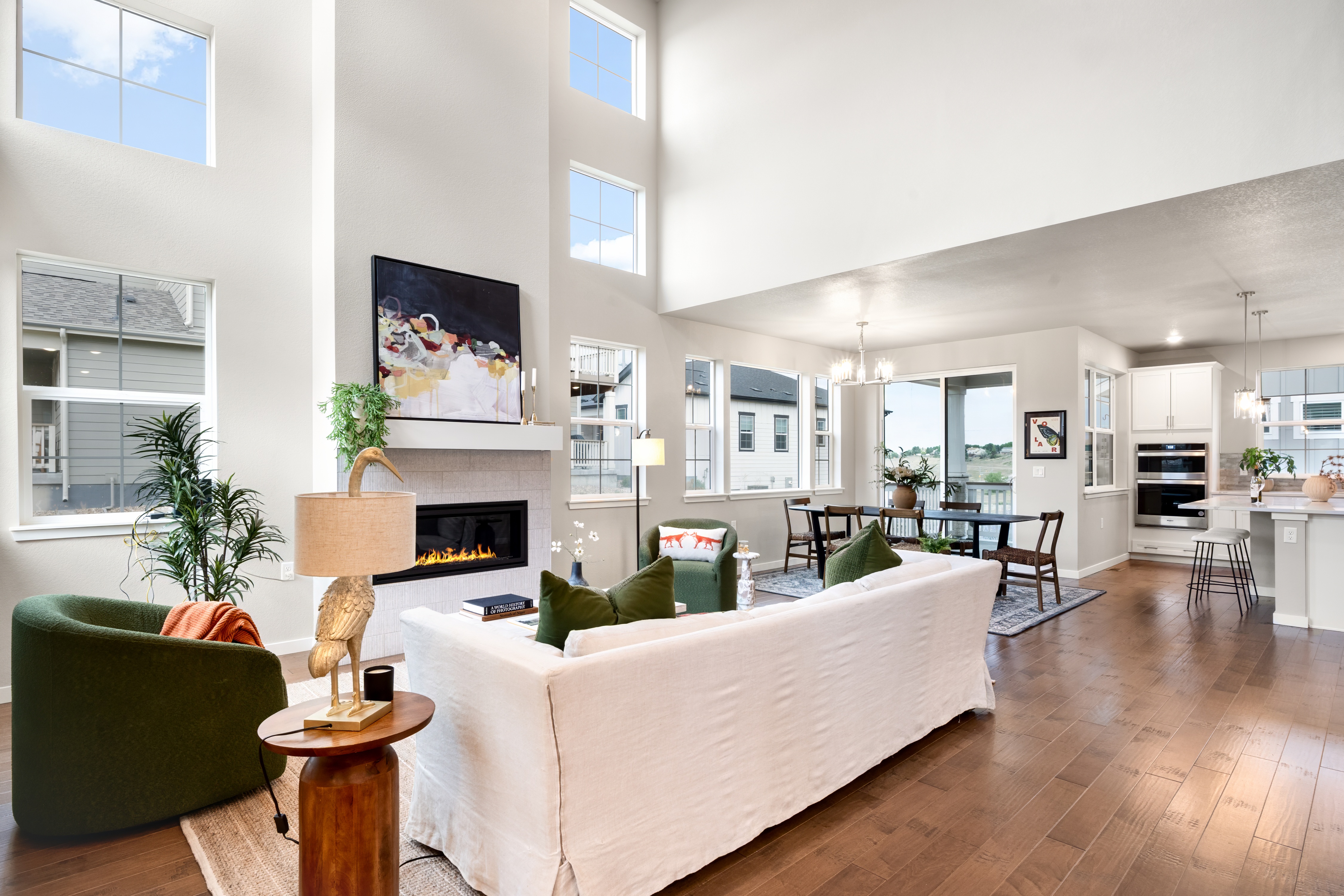  Beautifully designed modern farmhouse, ideally situated on a quiet cul-de-sac - 物件實景