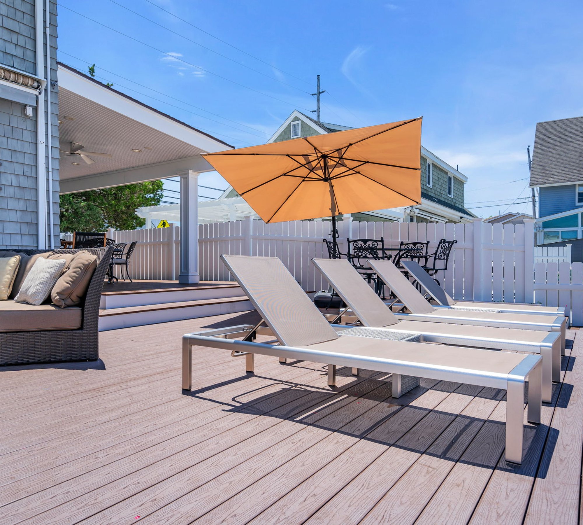  Waterfront Custom Shore Colonial in Silver Beach - 物件實景