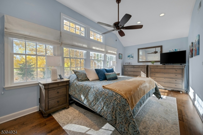 Verona Twp., New Jersey, 07044, United States, 4 Bedrooms Bedrooms, ,3 BathroomsBathrooms,Residential,For Sale,1992064