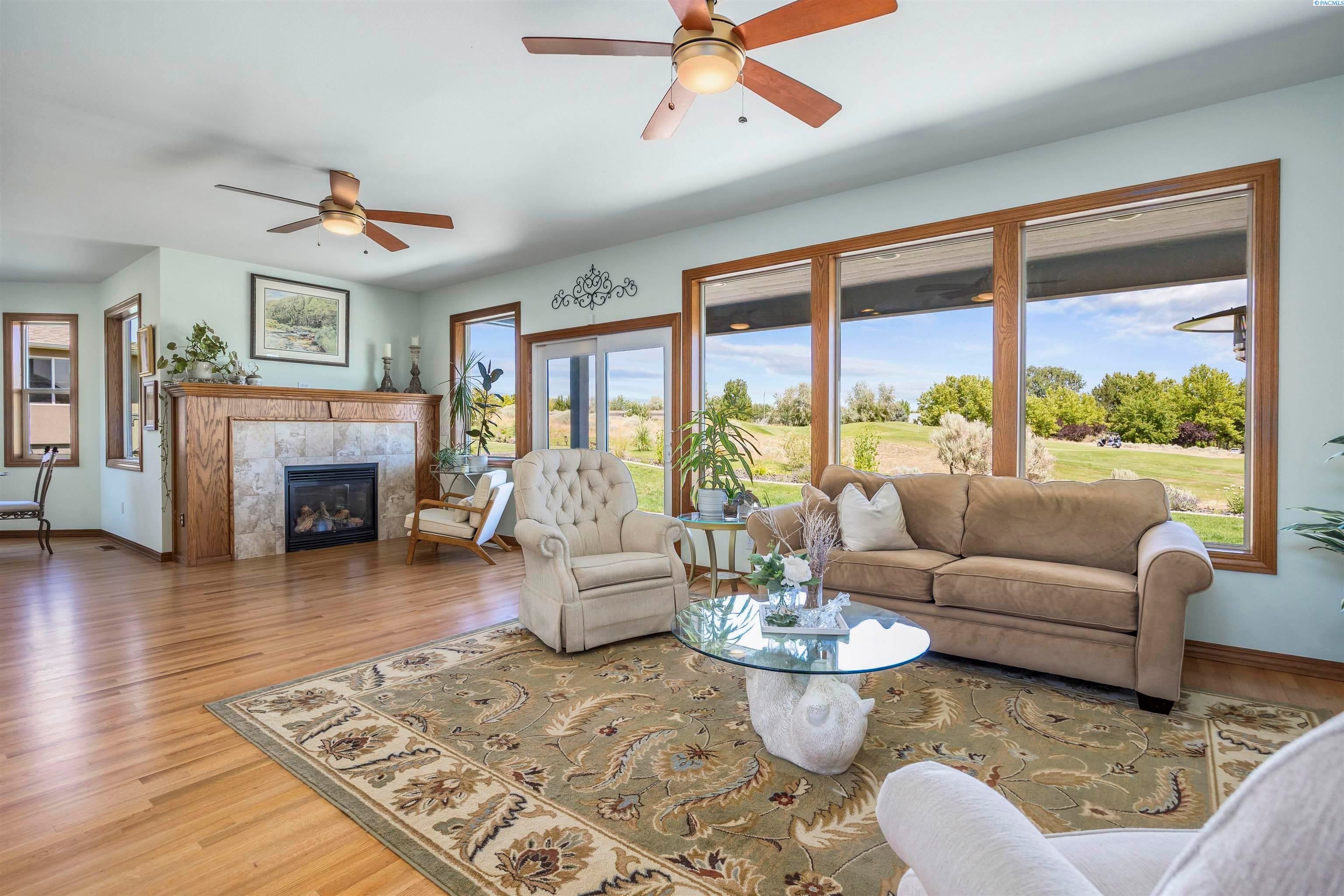 Richland, Washington, 99354, United States, 4 Bedrooms Bedrooms, ,3 BathroomsBathrooms,Residential,For Sale,1980969