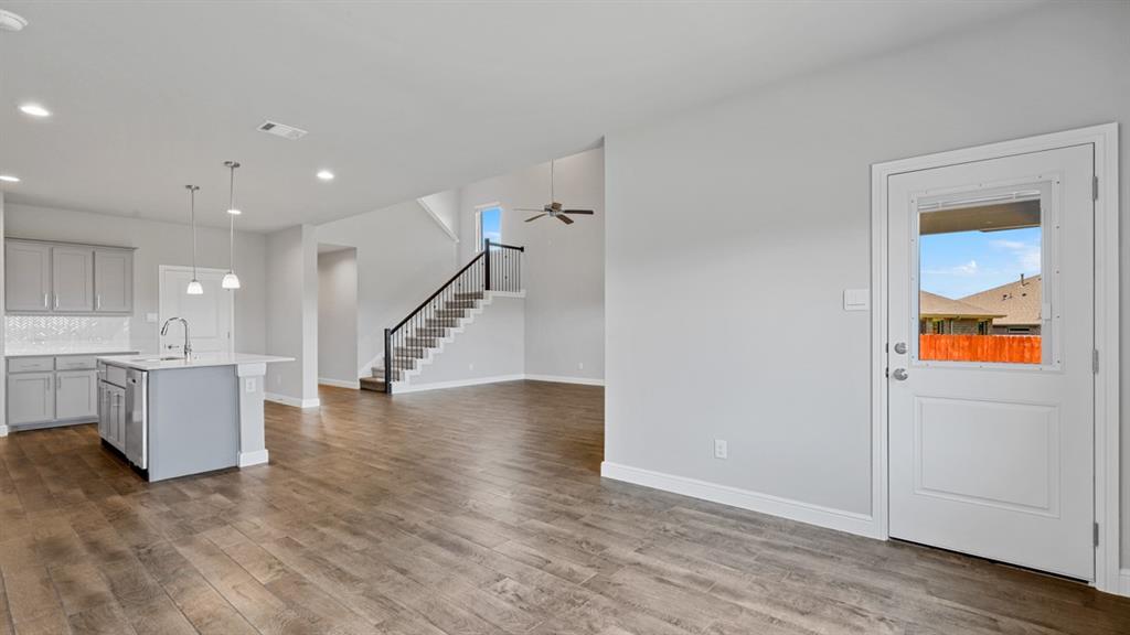 Mansfield, Texas, 76063, United States, 5 Bedrooms Bedrooms, ,3 BathroomsBathrooms,Residential,For Sale,1937196