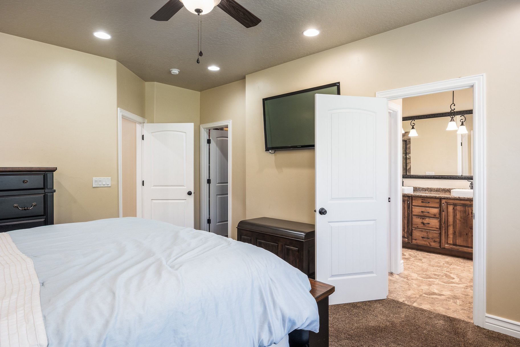  4,000+ SF Home, 1 Acre, Duchesne River Fly Fishing Easement - 物件實景