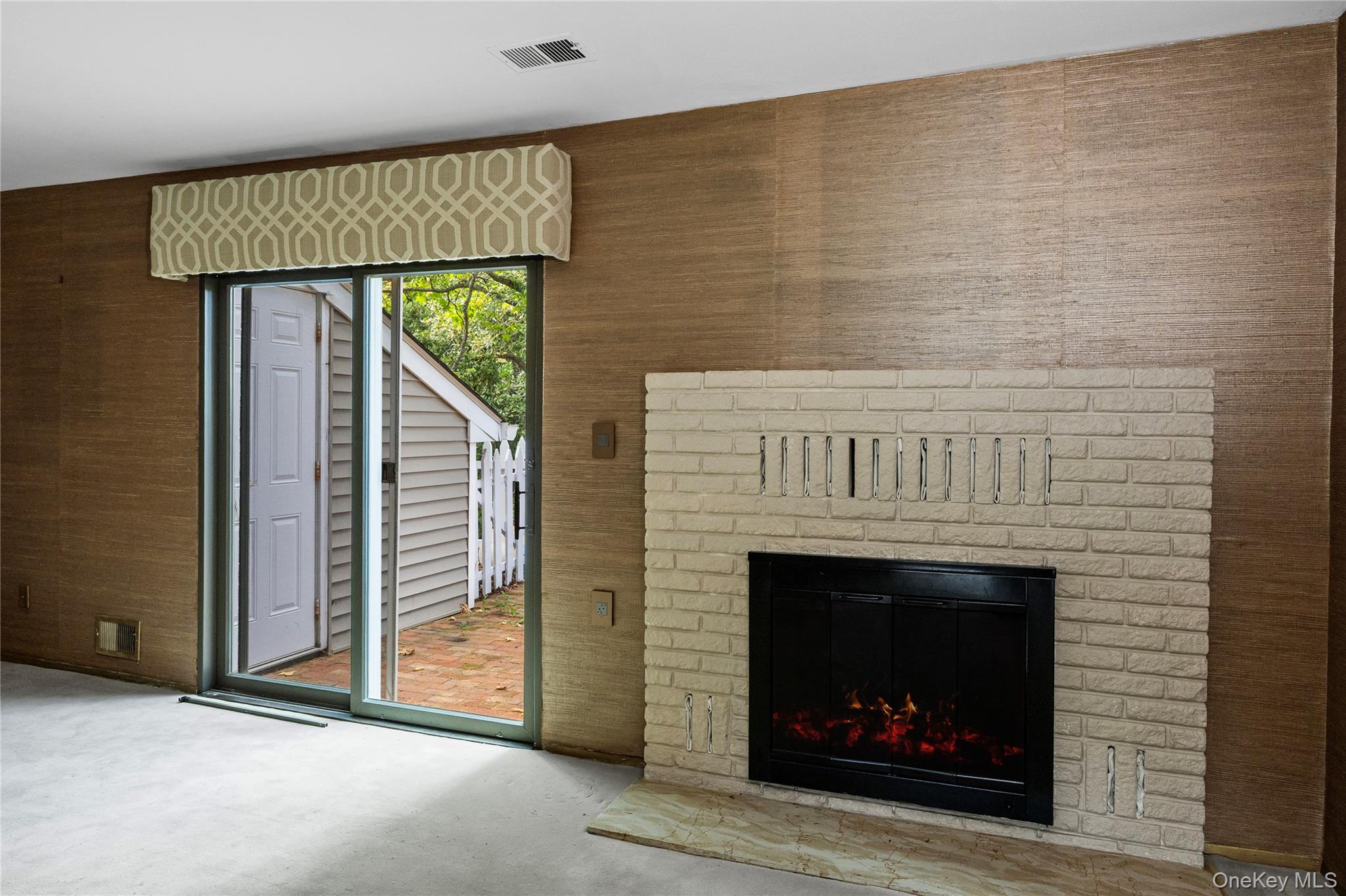 Huntington Station, New York, 11746, United States, 2 Bedrooms Bedrooms, ,2 BathroomsBathrooms,Residential,For Sale,1981328