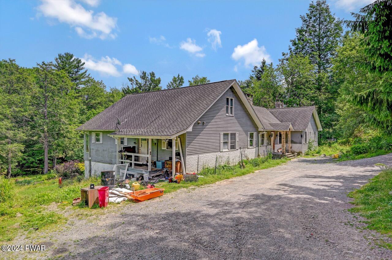 Hawley, Pennsylvania, 18428, United States, 5 Bedrooms Bedrooms, ,4 BathroomsBathrooms,Residential,For Sale,1979290