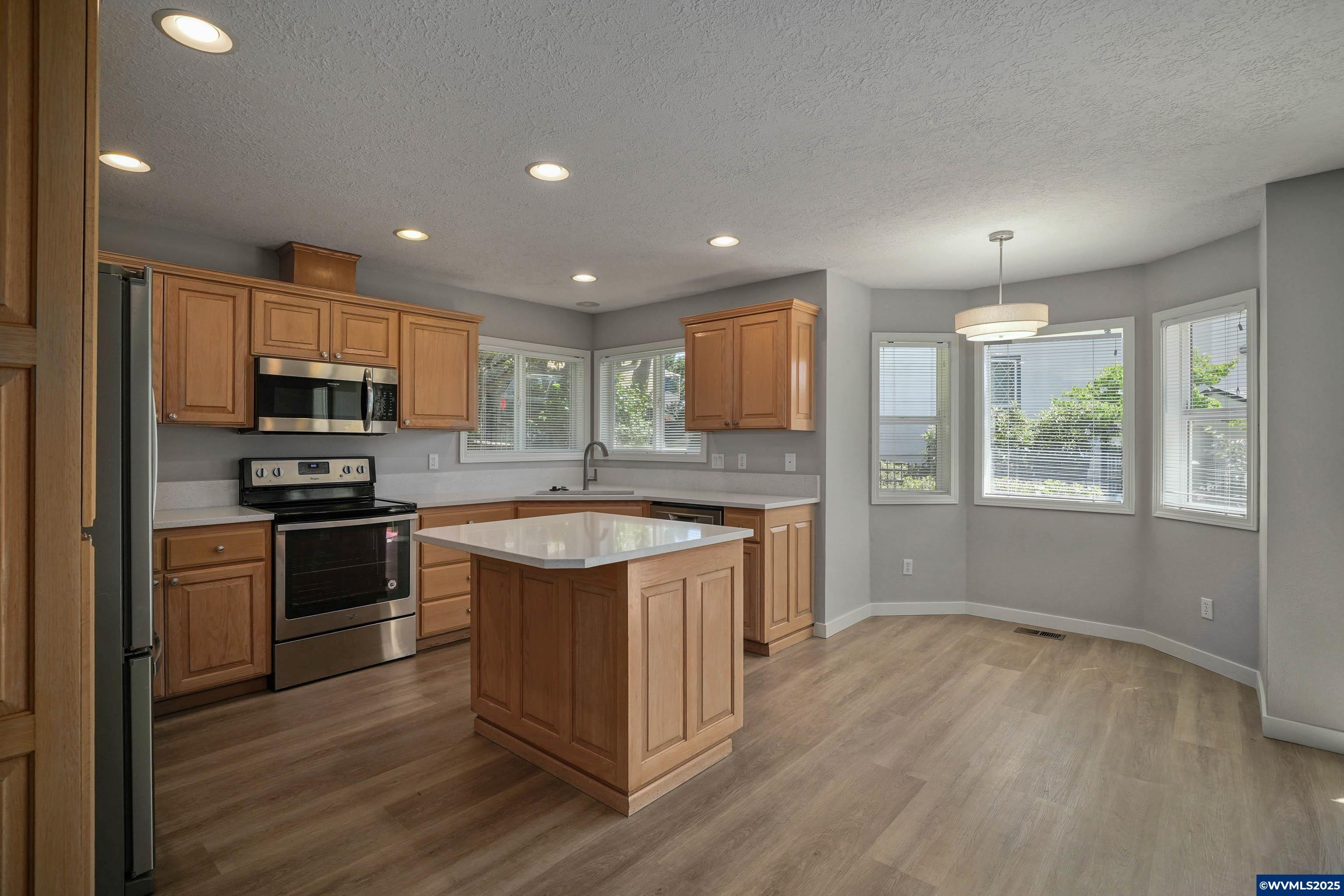 Salem, Oregon, 97304, United States, 3 Bedrooms Bedrooms, ,2 BathroomsBathrooms,Residential,For Sale,1838478