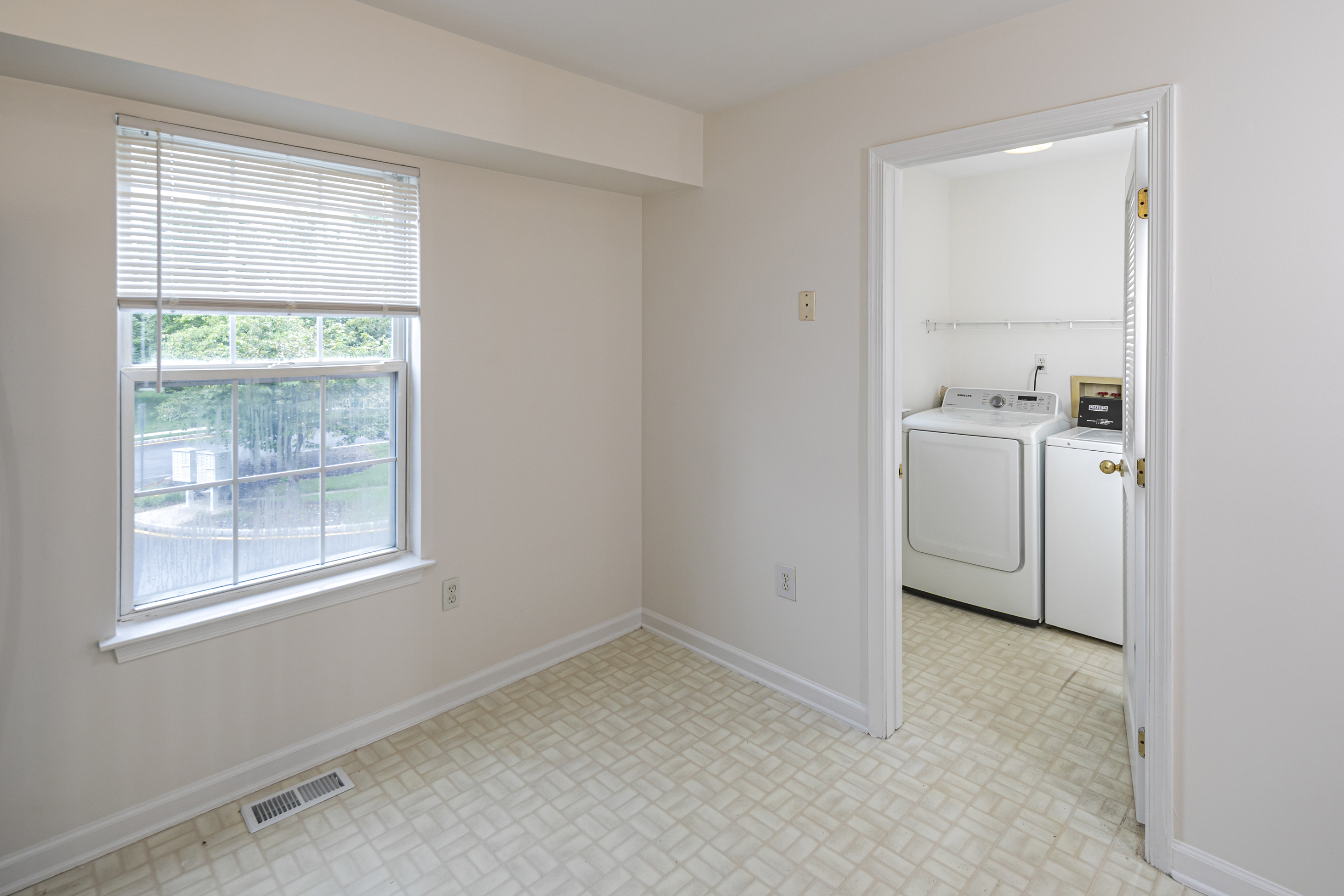  Open, Airy Living in Windsor Haven - 物件實景