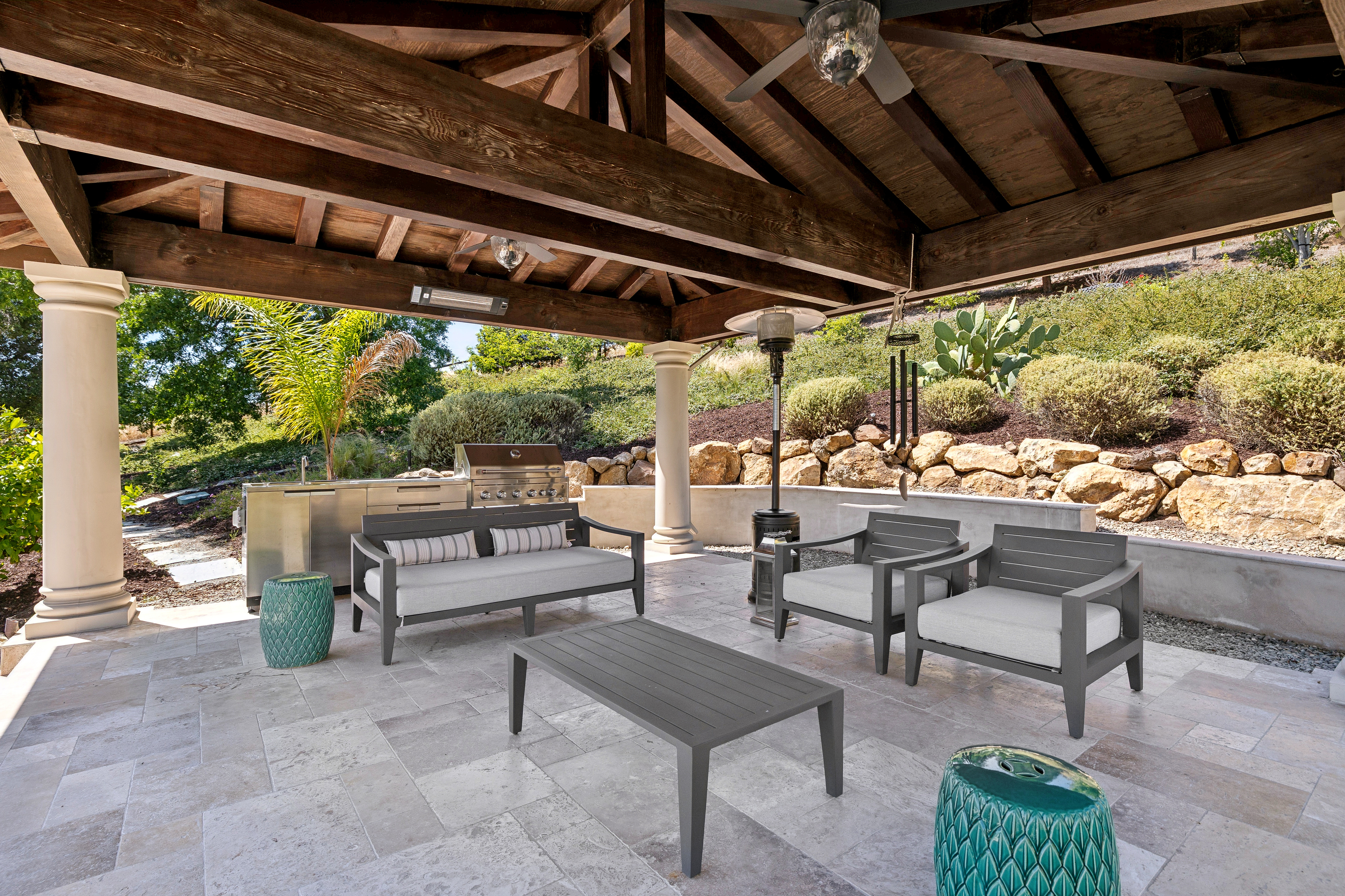  Grand Mediterranean Estate with Private Multi-Generational Wing - 物件實景
