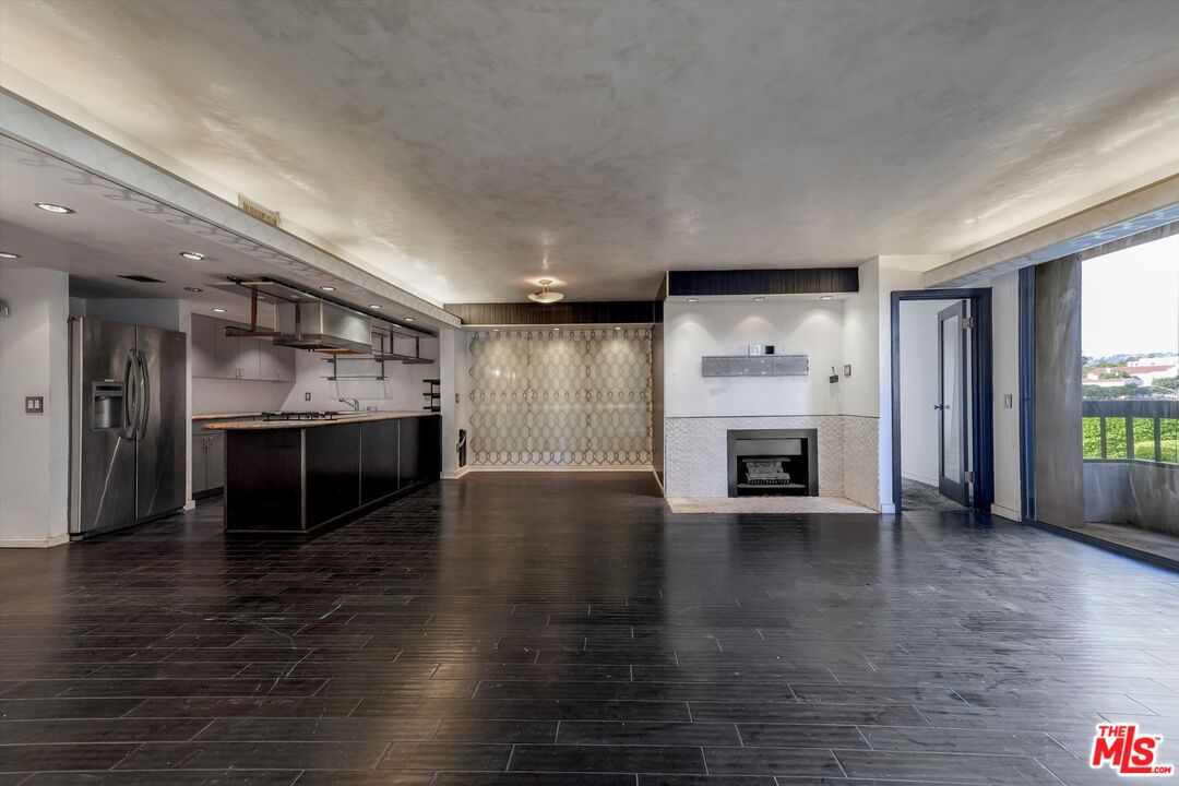 Los Angeles, California, 90024, United States, 2 Bedrooms Bedrooms, ,1 BathroomBathrooms,Residential,For Sale,1939322