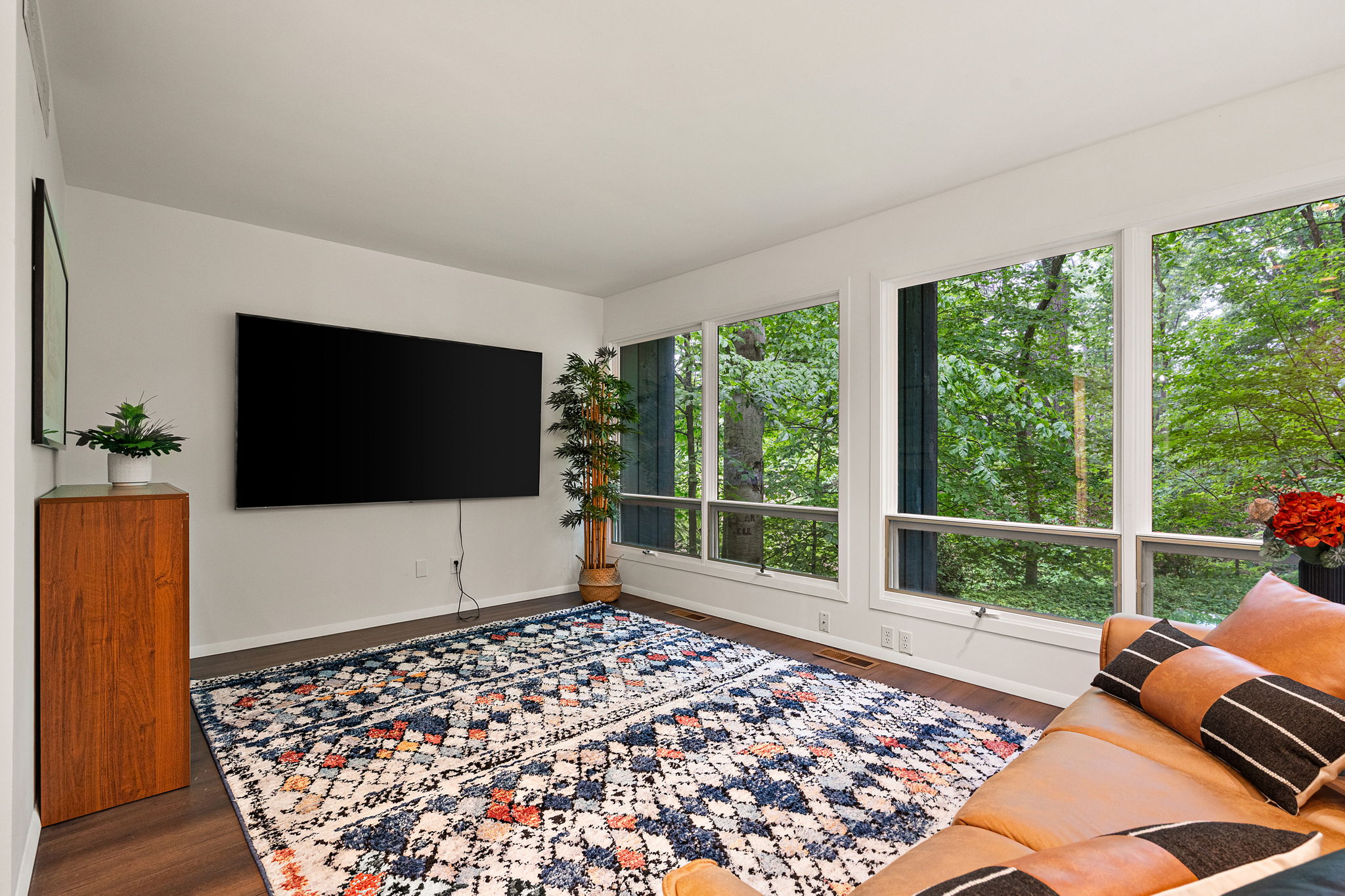  Modern Contemporary Home Nestled on a 1.3 Acre Wooded Lot - 物件實景