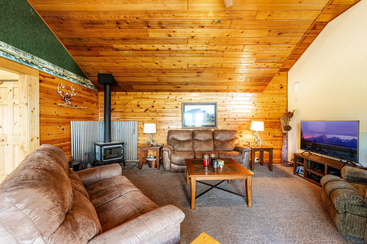 Sheridan, Wyoming, 82801, United States, 3 Bedrooms Bedrooms, ,2 BathroomsBathrooms,Residential,For Sale,1890581