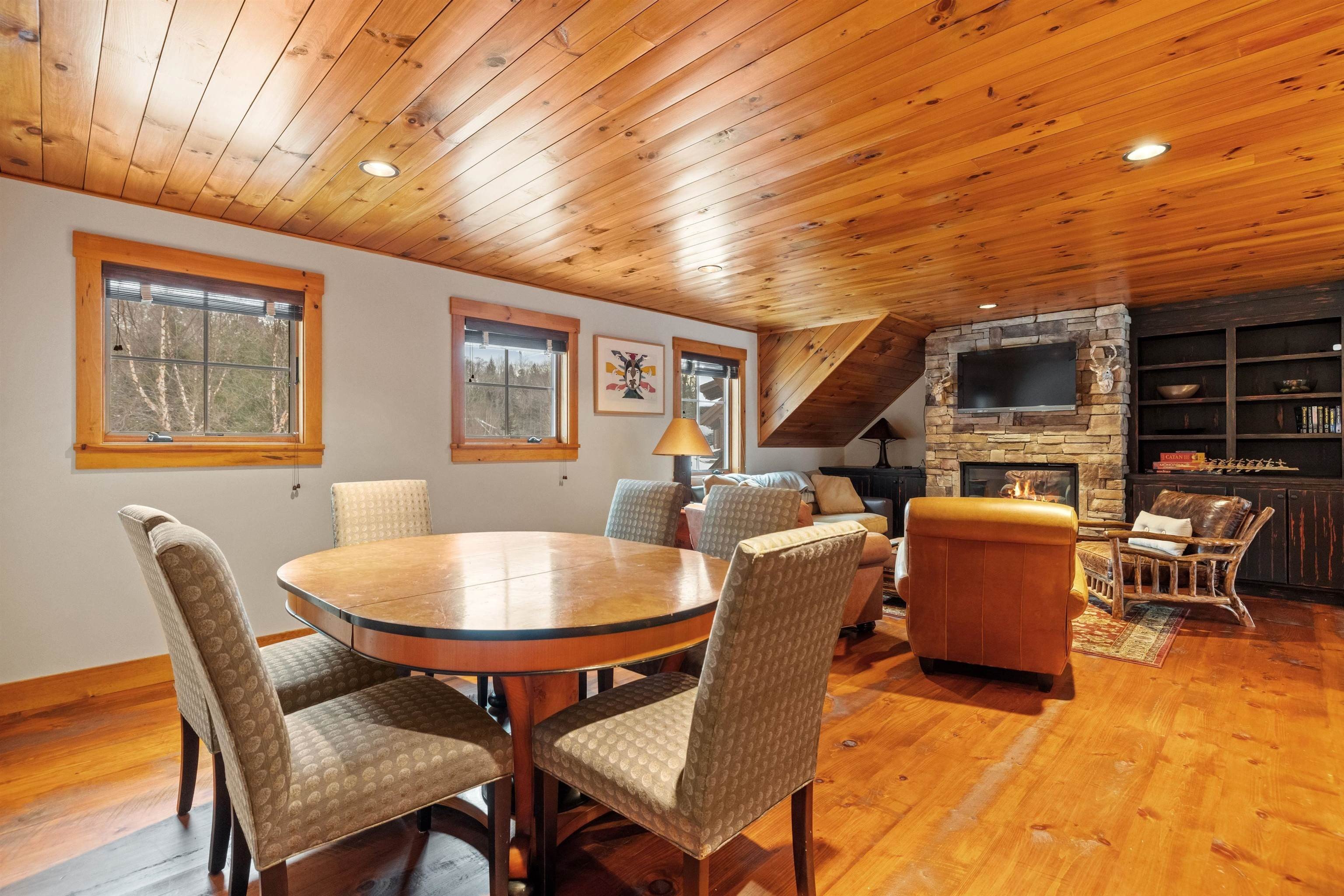 Lincoln, New Hampshire, 03251, United States, 7 Bedrooms Bedrooms, ,4 BathroomsBathrooms,Residential,For Sale,1983511