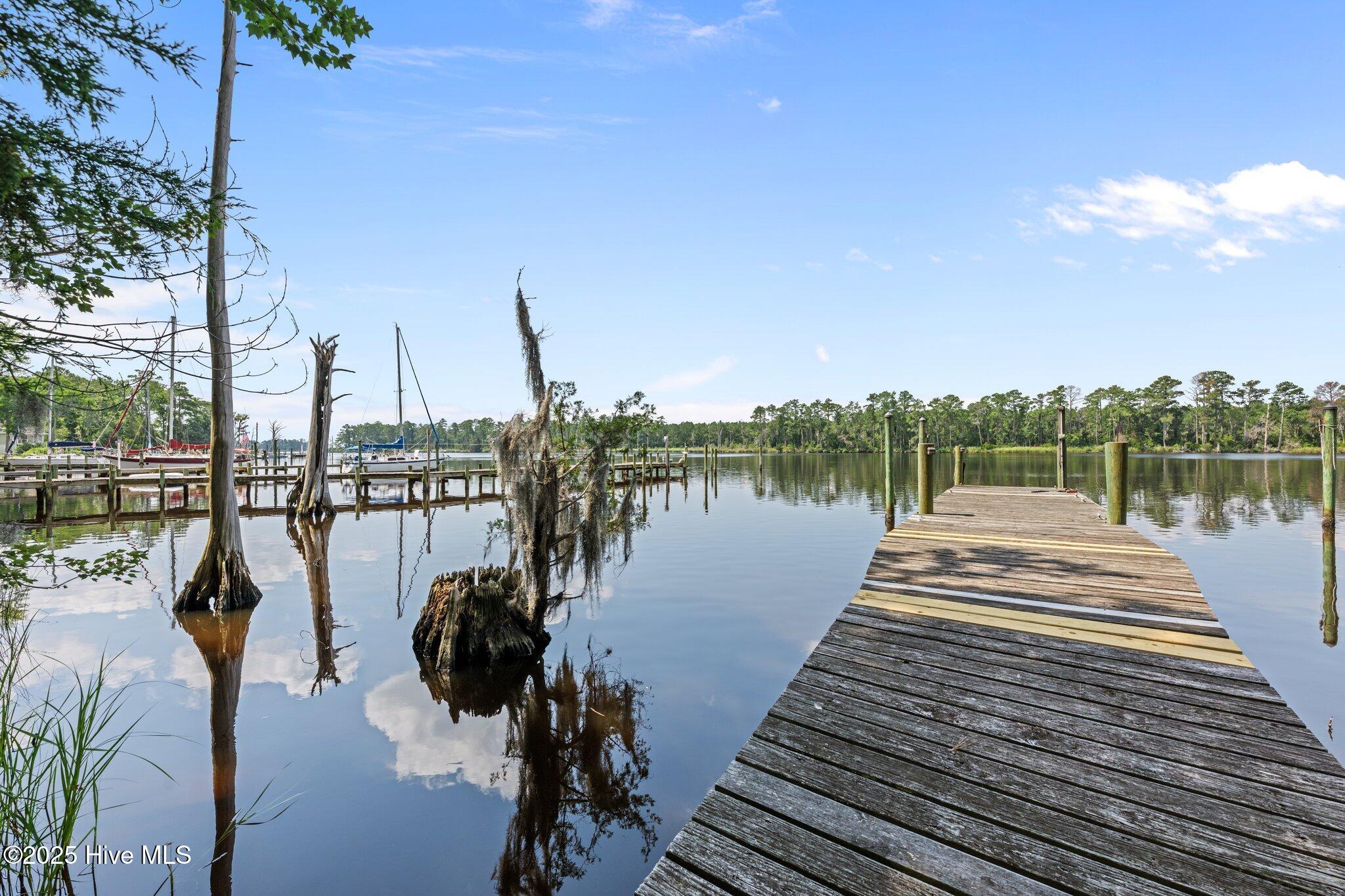 New Bern, North Carolina, 28560, United States, 3 Bedrooms Bedrooms, ,4 BathroomsBathrooms,Residential,For Sale,1874944