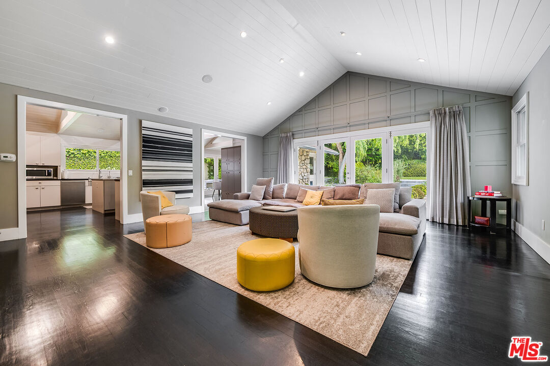 Los Angeles, California, 90077, United States, 5 Bedrooms Bedrooms, ,7 BathroomsBathrooms,Residential,For Sale,1827640