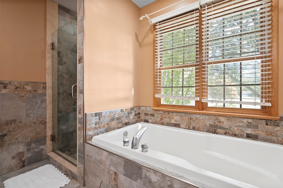 Cranberry Twp, Pennsylvania, 16066, United States, 4 Bedrooms Bedrooms, ,3 BathroomsBathrooms,Residential,For Sale,1947060