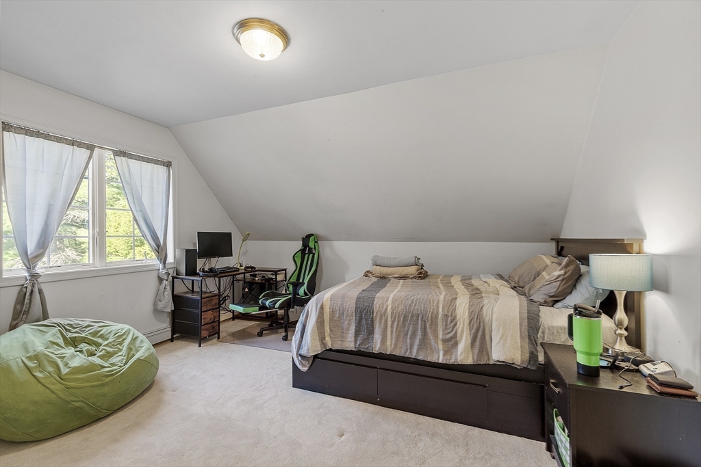 Middleton, Massachusetts, 01949, United States, 4 Bedrooms Bedrooms, ,4 BathroomsBathrooms,Residential,For Sale,1900627