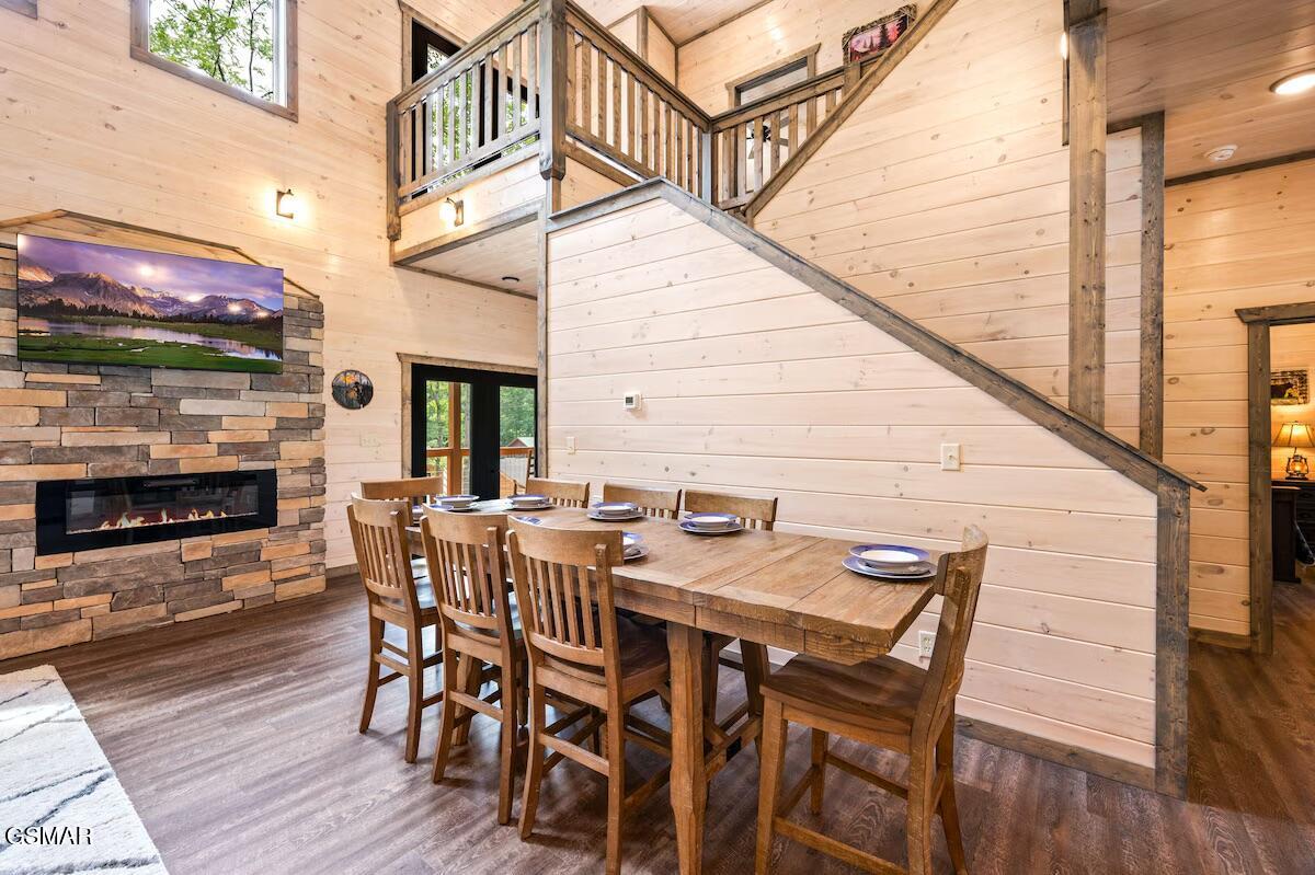 Gatlinburg, Tennessee, 37738, United States, 4 Bedrooms Bedrooms, ,5 BathroomsBathrooms,Residential,For Sale,2048286
