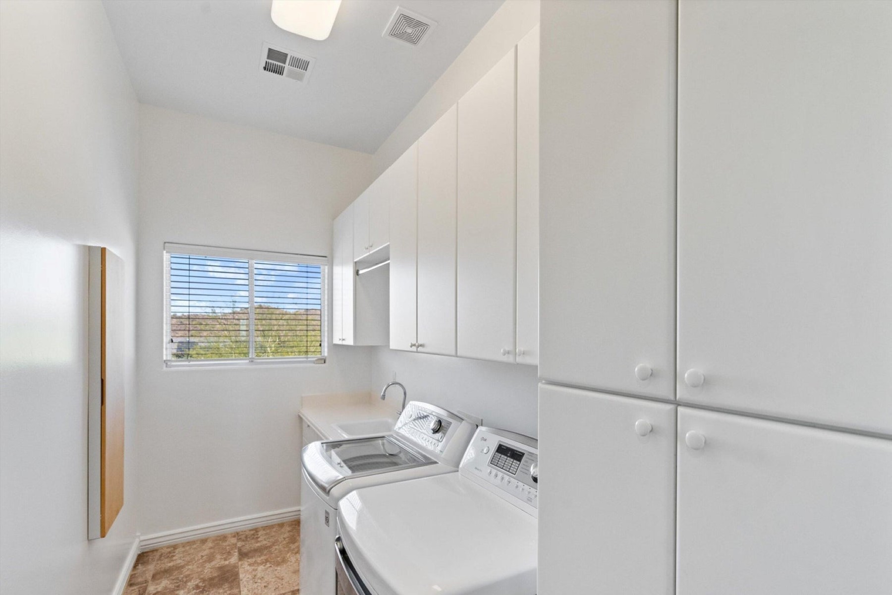  619 E Briles Road ¦Phoenix, AZ - 物件實景