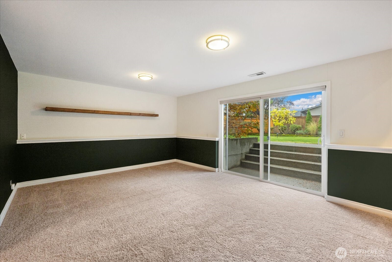 Renton, Washington, 98059, United States, 4 Bedrooms Bedrooms, ,1 BathroomBathrooms,Residential,For Sale,1989503