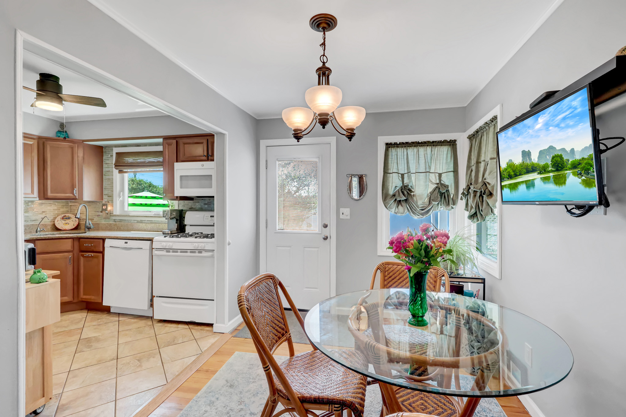  202 N Kings Avenue, Massapequa, NY, 11758 - 物件實景