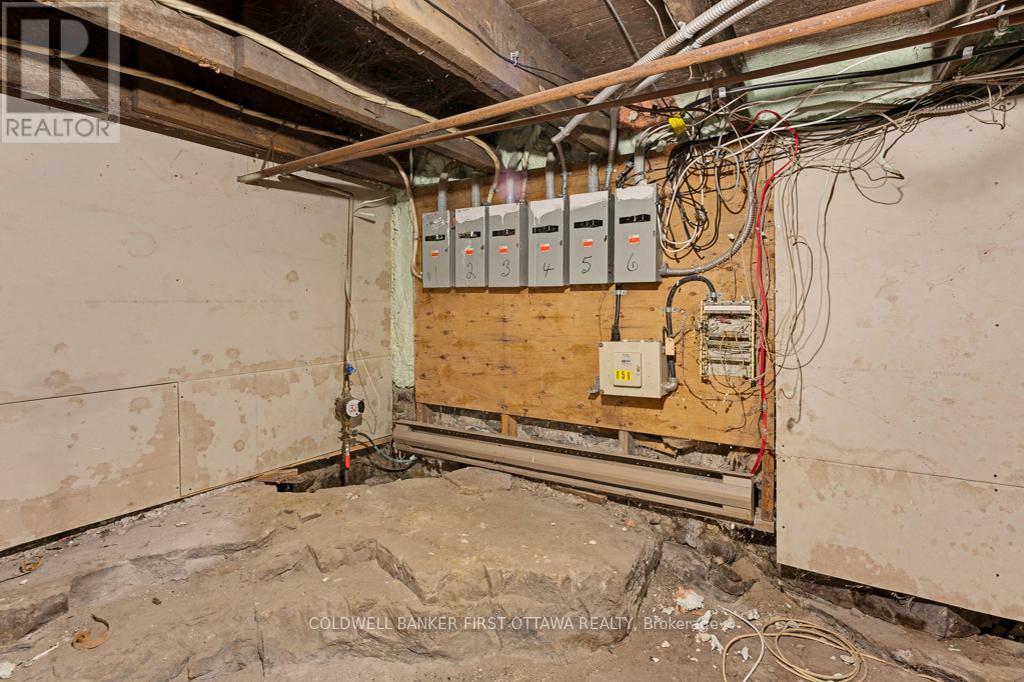 SMITHS FALLS, Ontario, K7A 2Z5, CA, 8 Bedrooms Bedrooms, ,6 BathroomsBathrooms,Residential,For Sale,1865309