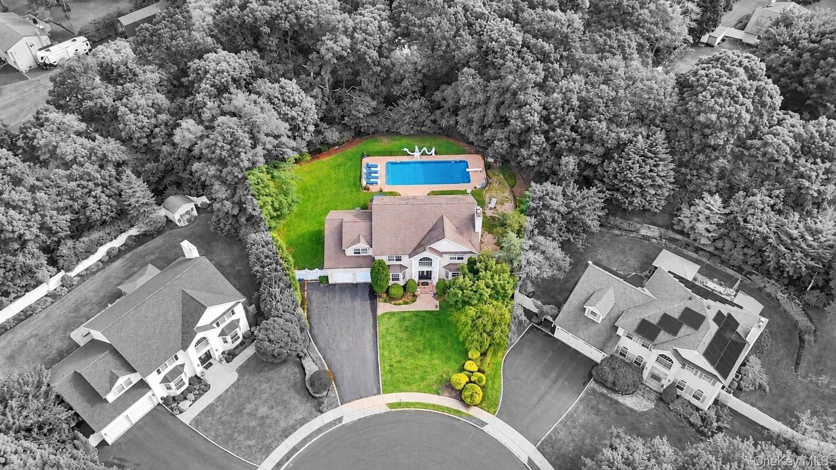 Sky View Ct, Hauppauge, NY 11788