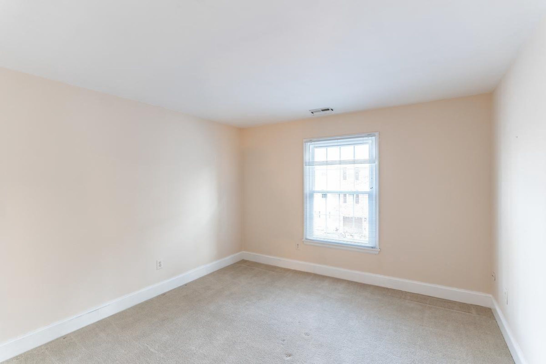  7348 Lewinsville Square Place, Mclean, VA, 22101 - 物件實景