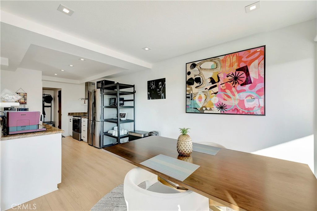 Long Beach, California, 90814, United States, 2 Bedrooms Bedrooms, ,1 BathroomBathrooms,Residential,For Sale,1989158