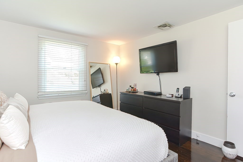 Dedham, Massachusetts, 02026, United States, 3 Bedrooms Bedrooms, ,2 BathroomsBathrooms,Residential,For Sale,1945023