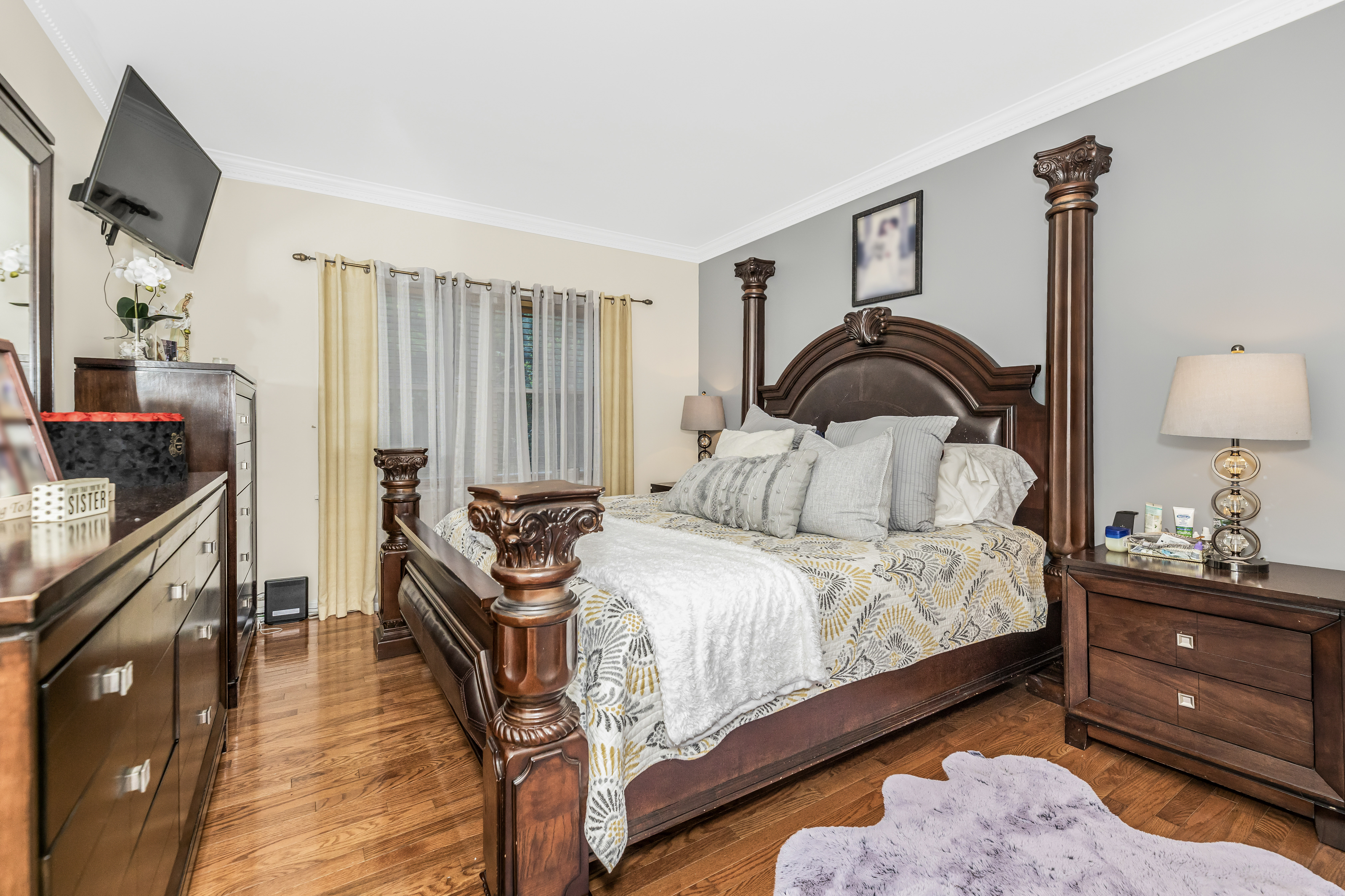 Yonkers, New York, 10703, United States, 4 Bedrooms Bedrooms, ,2 BathroomsBathrooms,Residential,For Sale,1825129