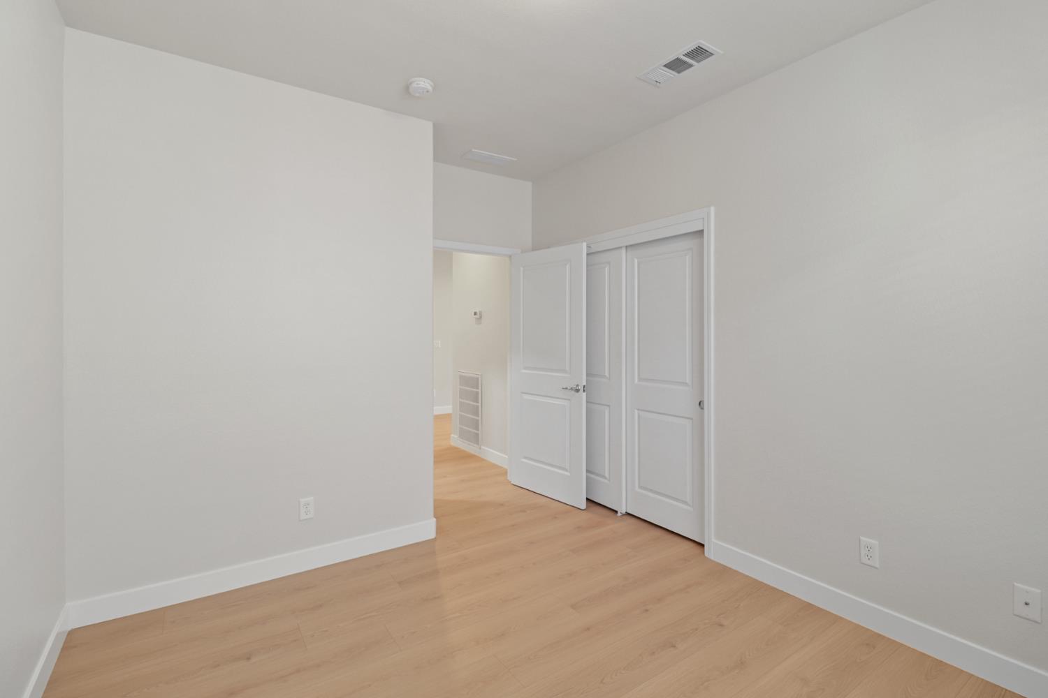 Elk Grove, California, 95757, United States, 3 Bedrooms Bedrooms, ,2 BathroomsBathrooms,Residential,For Sale,1917062