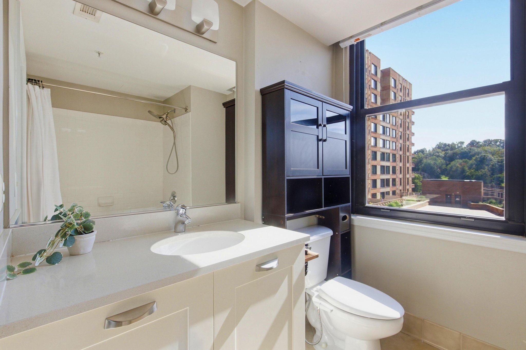  2451 Midtown Avenue, Alexandria, VA, 22303 - 物件實景