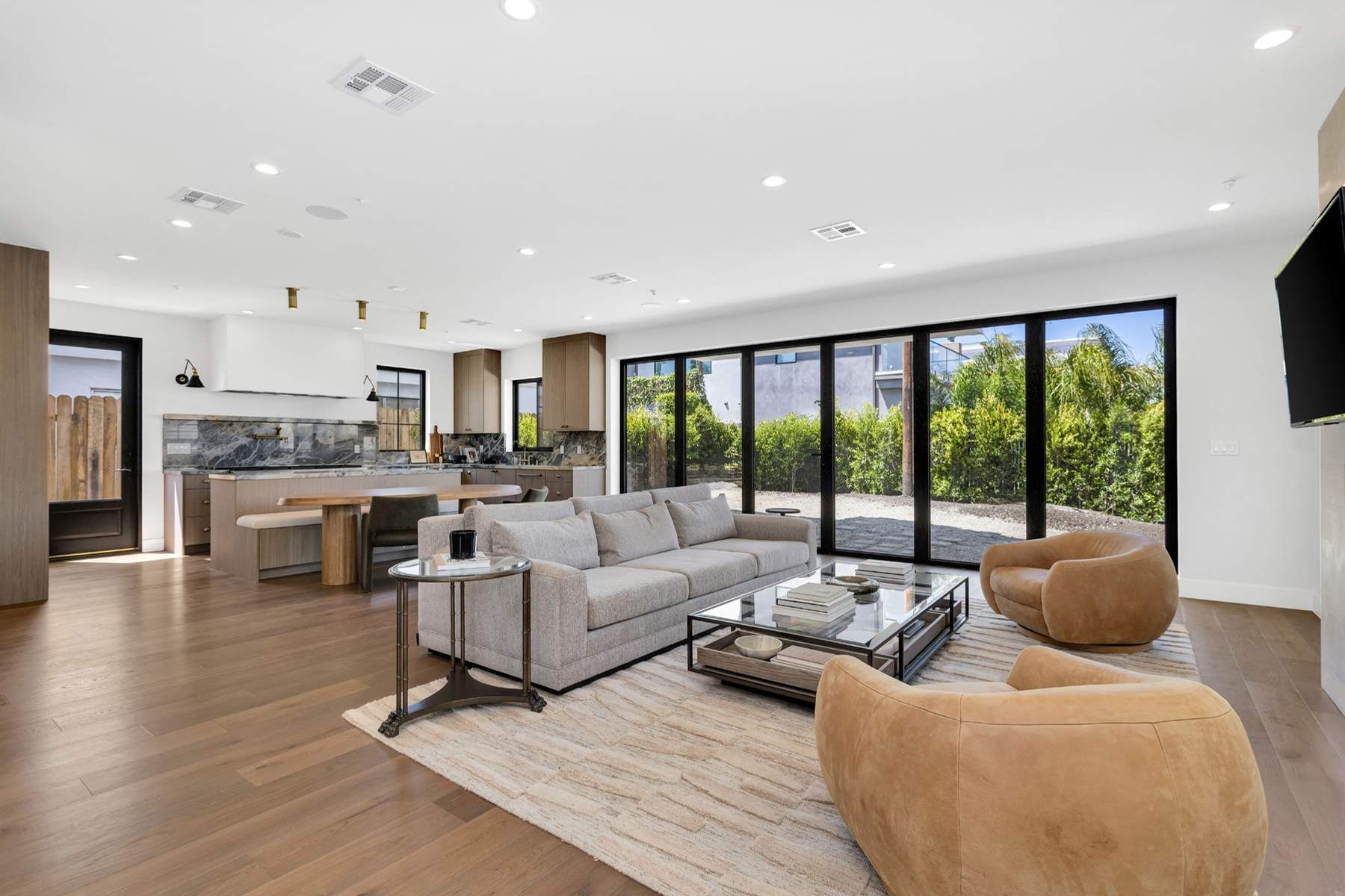  8671 Clifton Way - 物件實景