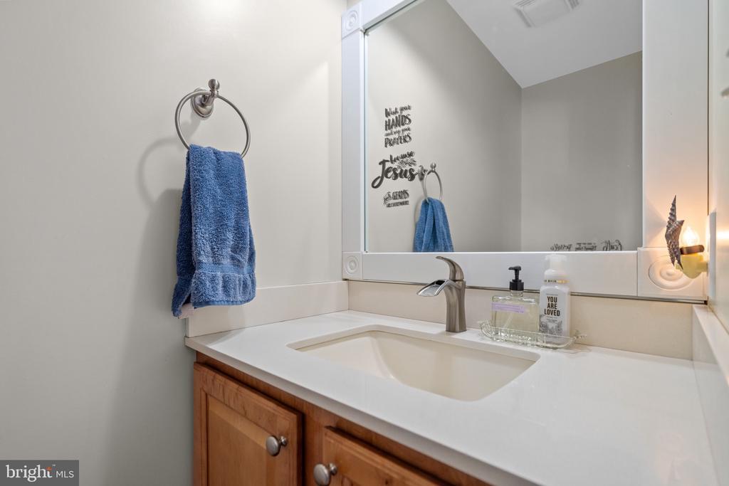 Gore, Virginia, 22637, United States, 4 Bedrooms Bedrooms, ,4 BathroomsBathrooms,Residential,For Sale,1987916