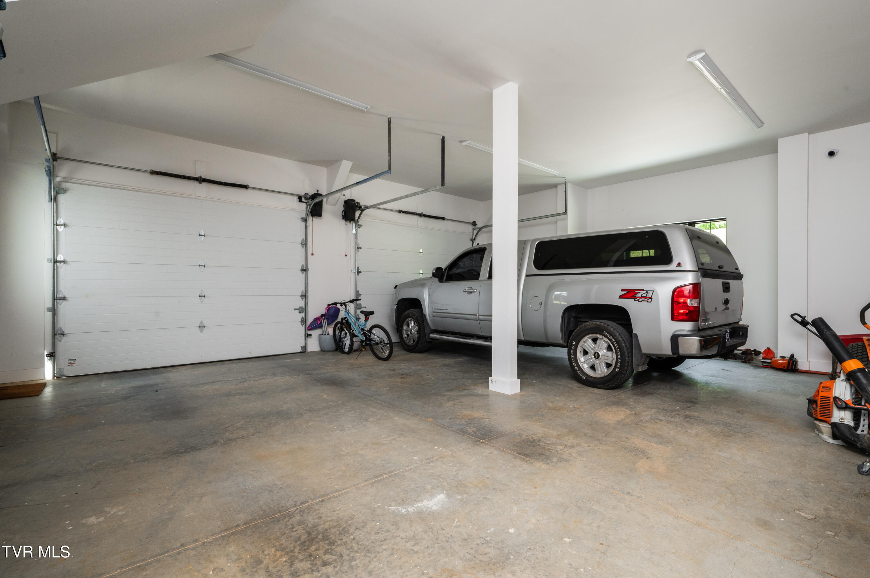 Kingsport, Tennessee, 37664, United States, 4 Bedrooms Bedrooms, ,4 BathroomsBathrooms,Residential,For Sale,1981214