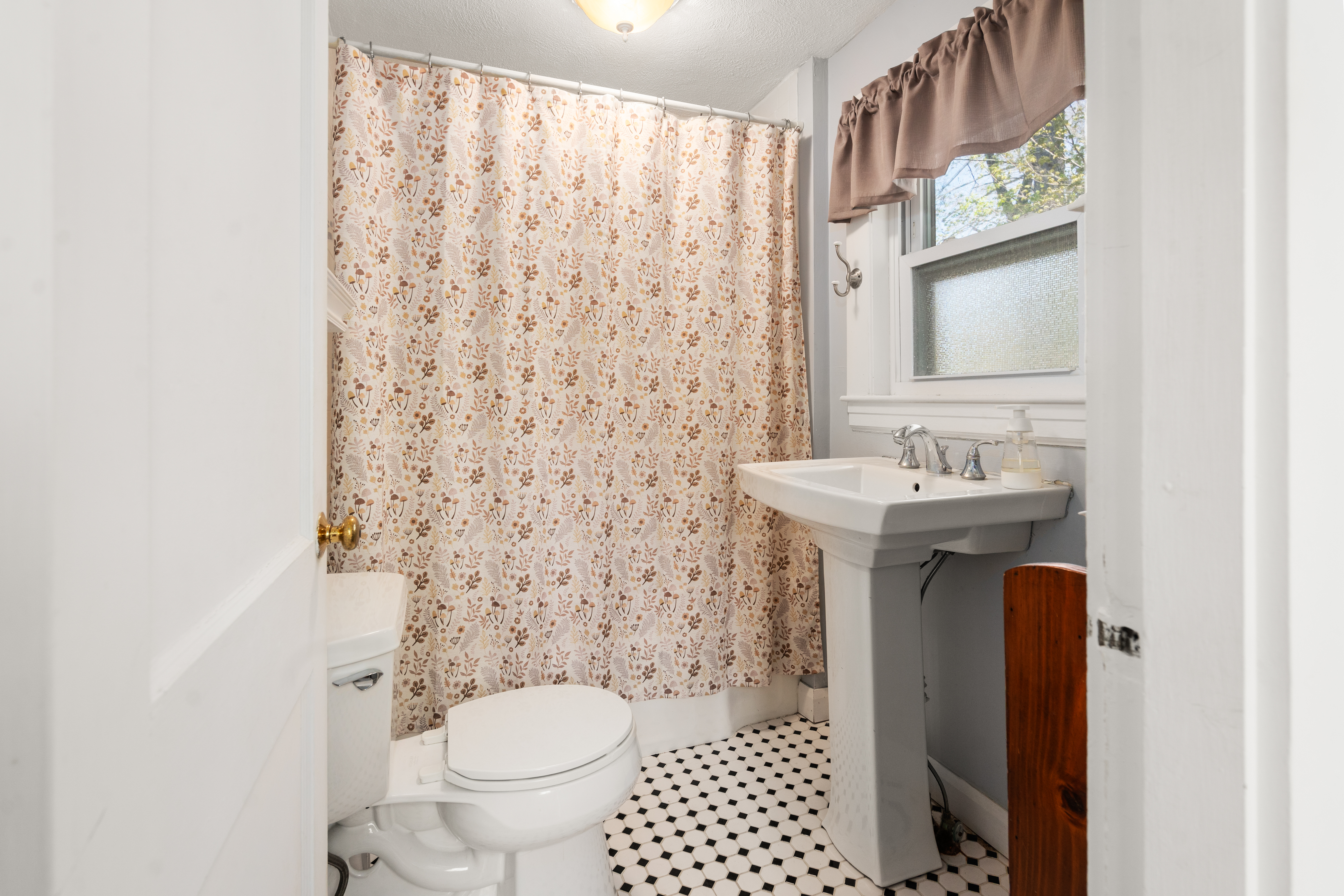  4 Maple Avenue, Sudbury, MA, 01776 - 物件實景