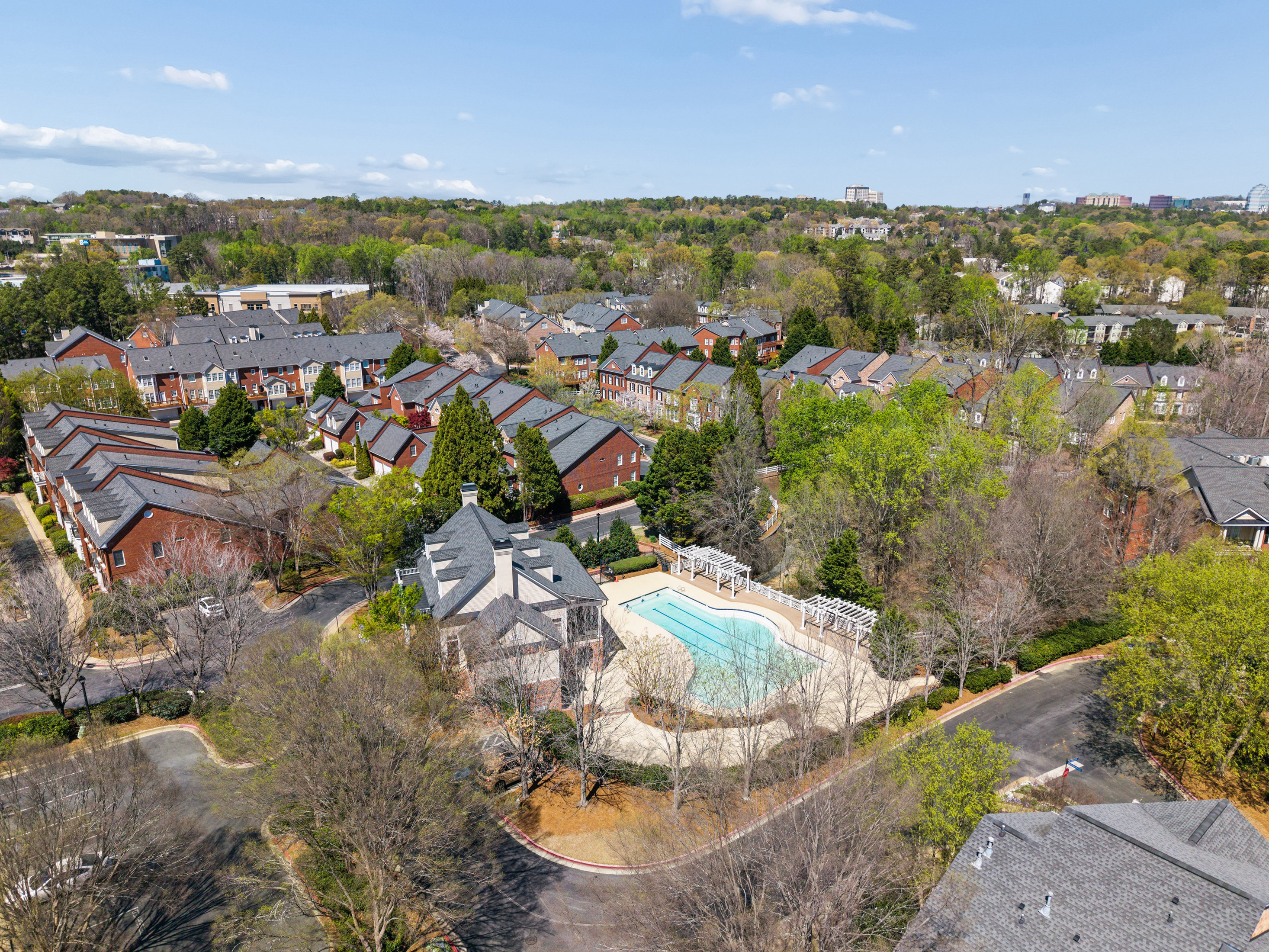 Elegant and Light-filled Townhome in Gated Olde Ivy at Vinings Community - 物件實景