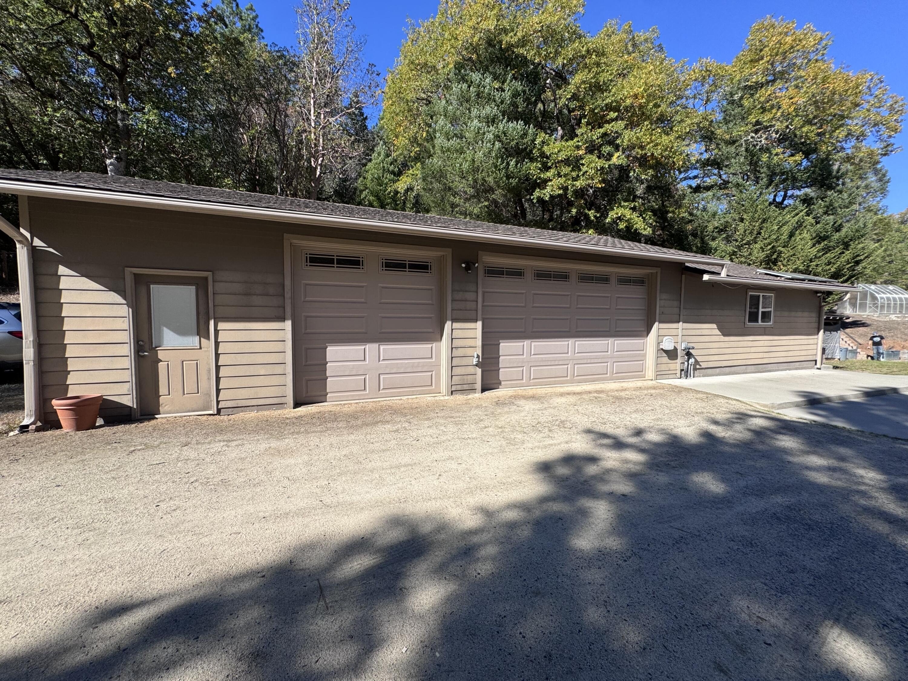 Rogue River, Oregon, 97537, United States, 3 Bedrooms Bedrooms, ,4 BathroomsBathrooms,Residential,For Sale,1982617
