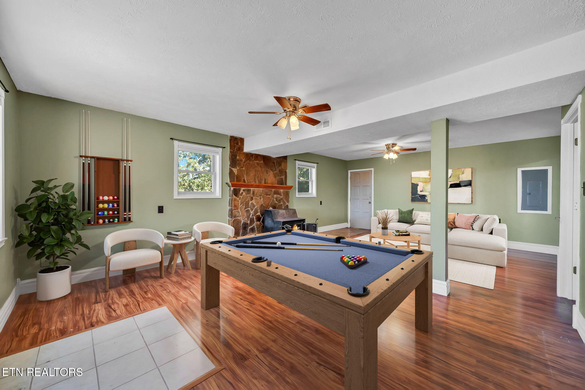 Kingston, Tennessee, 37763, United States, 3 Bedrooms Bedrooms, ,4 BathroomsBathrooms,Residential,For Sale,1964876