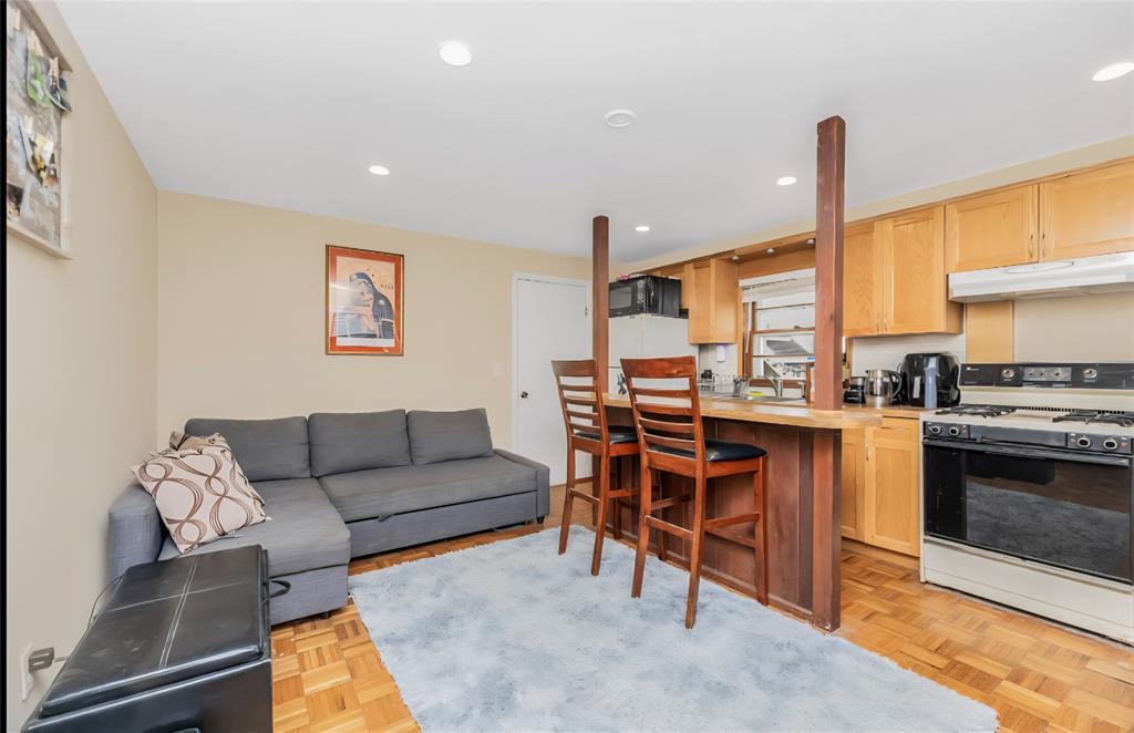 Yonkers, New York, 10701, United States, 3 Bedrooms Bedrooms, ,3 BathroomsBathrooms,Residential,For Sale,1983321