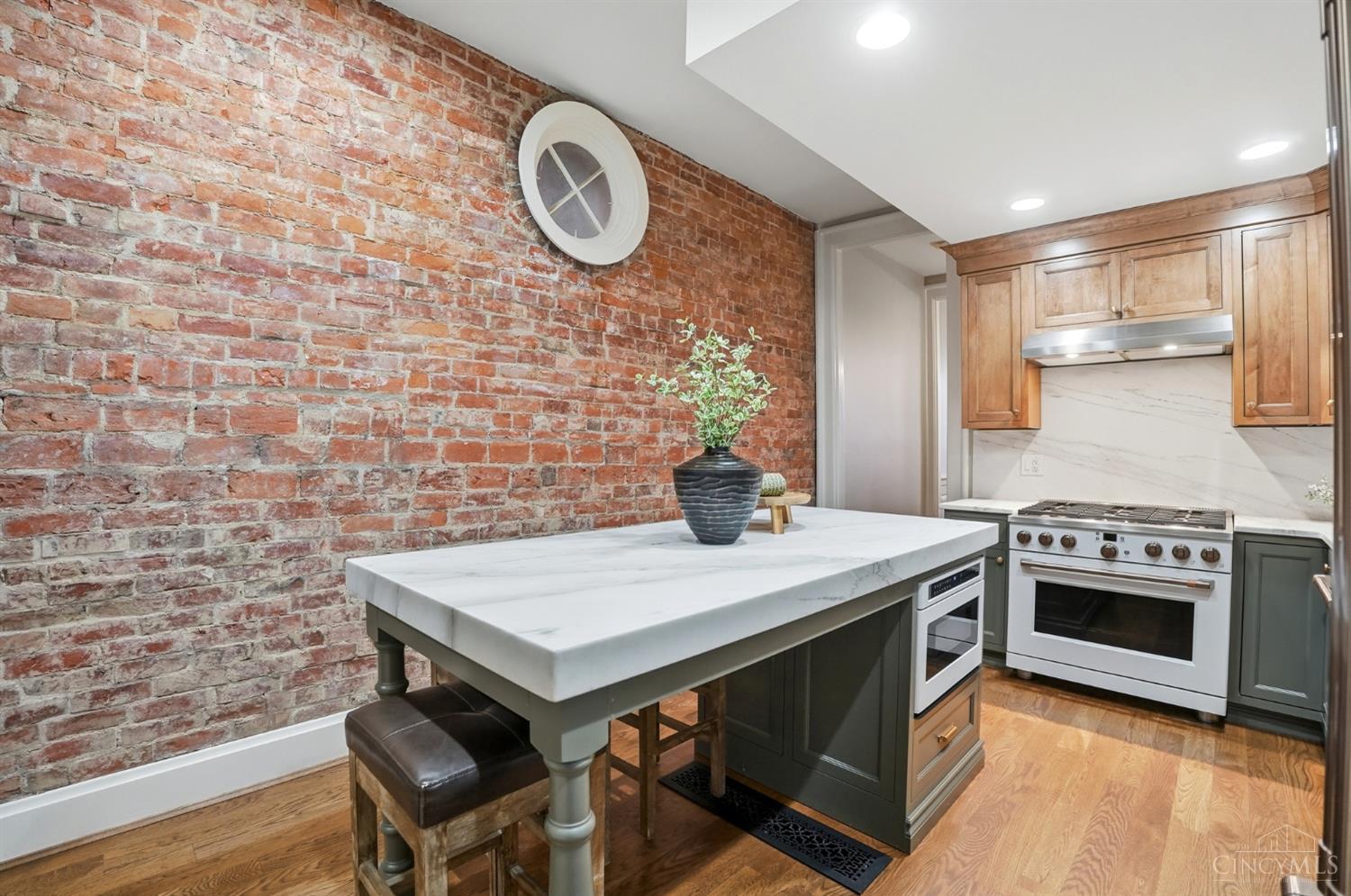 Cincinnati, Ohio, 45202, United States, 3 Bedrooms Bedrooms, ,2 BathroomsBathrooms,Residential,For Sale,2002925