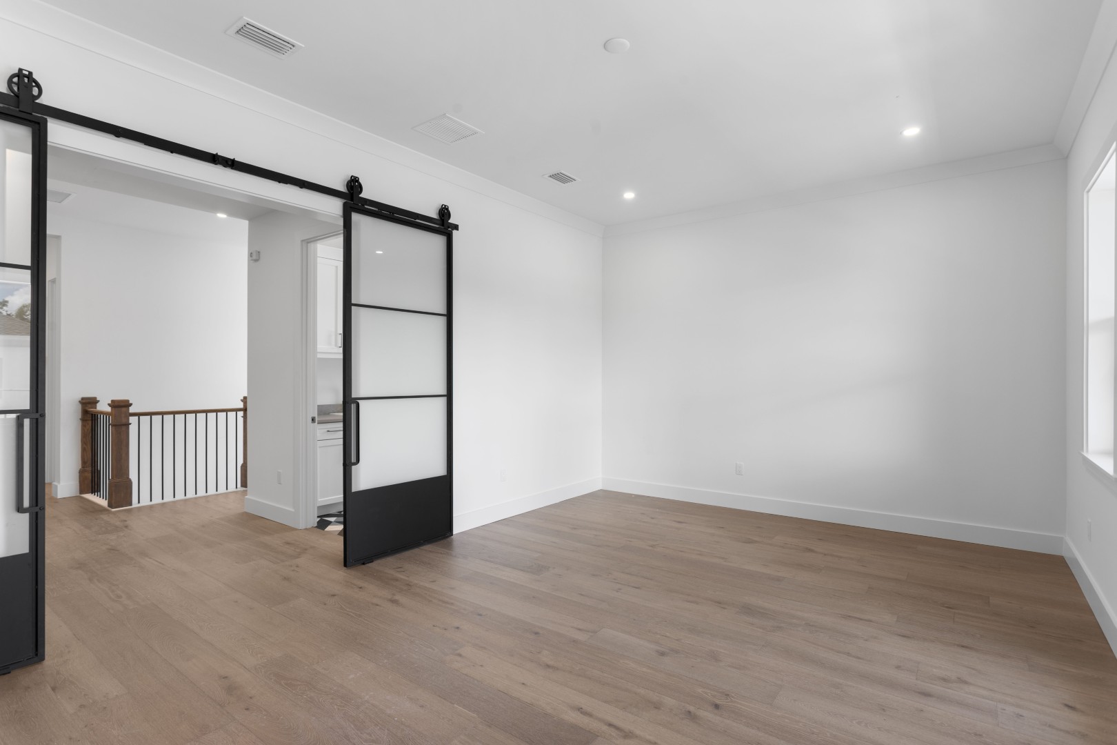 Tampa, Florida, 33611, United States, 6 Bedrooms Bedrooms, ,6 BathroomsBathrooms,Residential,For Sale,1981634