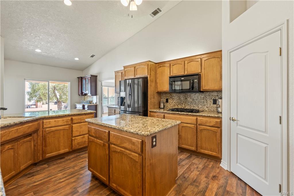 Phelan, California, 92371, United States, 5 Bedrooms Bedrooms, ,3 BathroomsBathrooms,Residential,For Sale,1924056