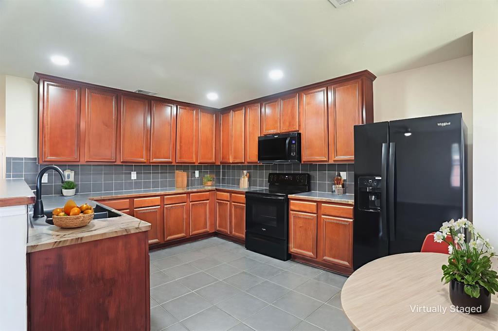 Dallas, Texas, 75212, United States, 5 Bedrooms Bedrooms, ,3 BathroomsBathrooms,Residential,For Sale,1902272