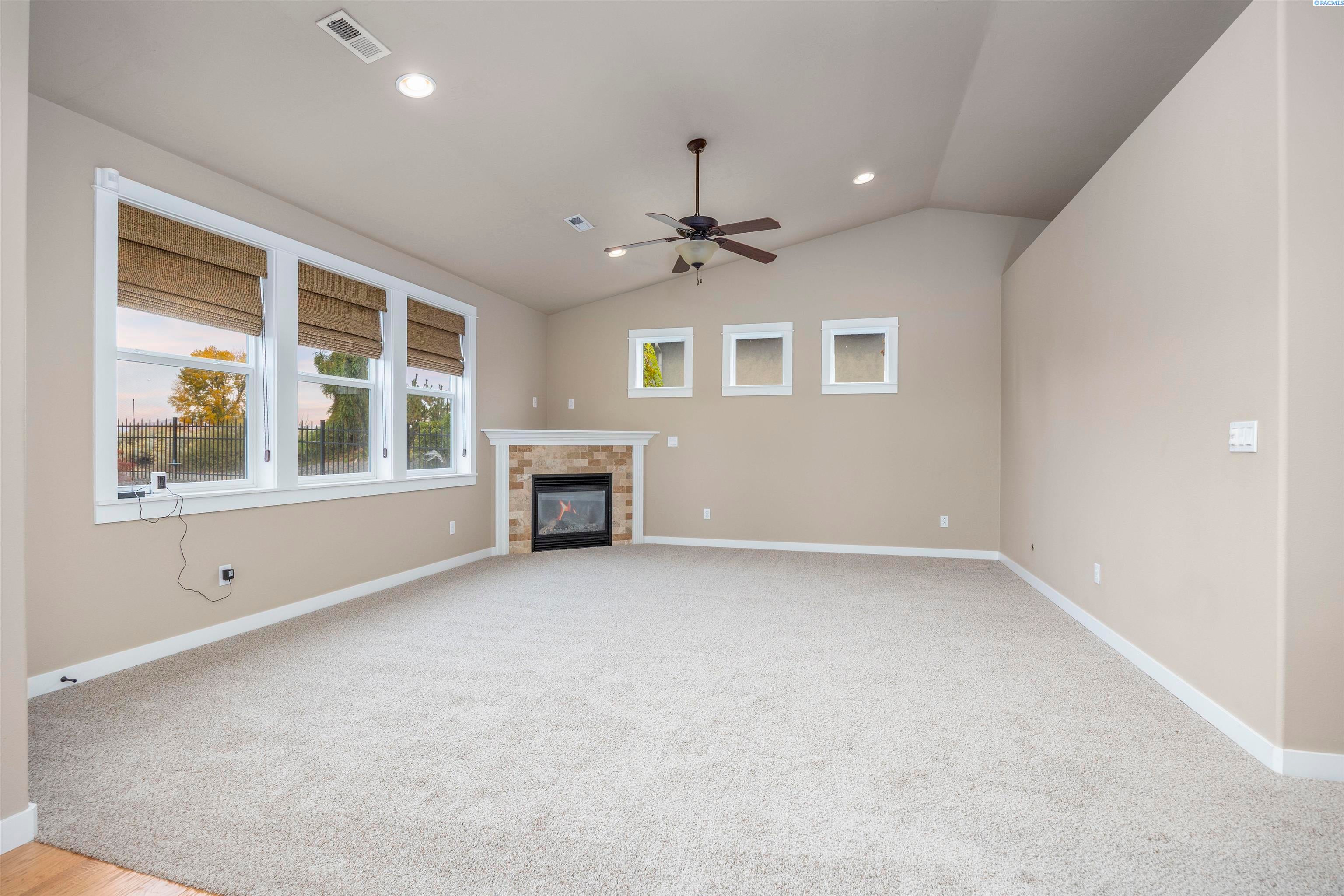 Richland, Washington, 99354, United States, 4 Bedrooms Bedrooms, ,2 BathroomsBathrooms,Residential,For Sale,1981537