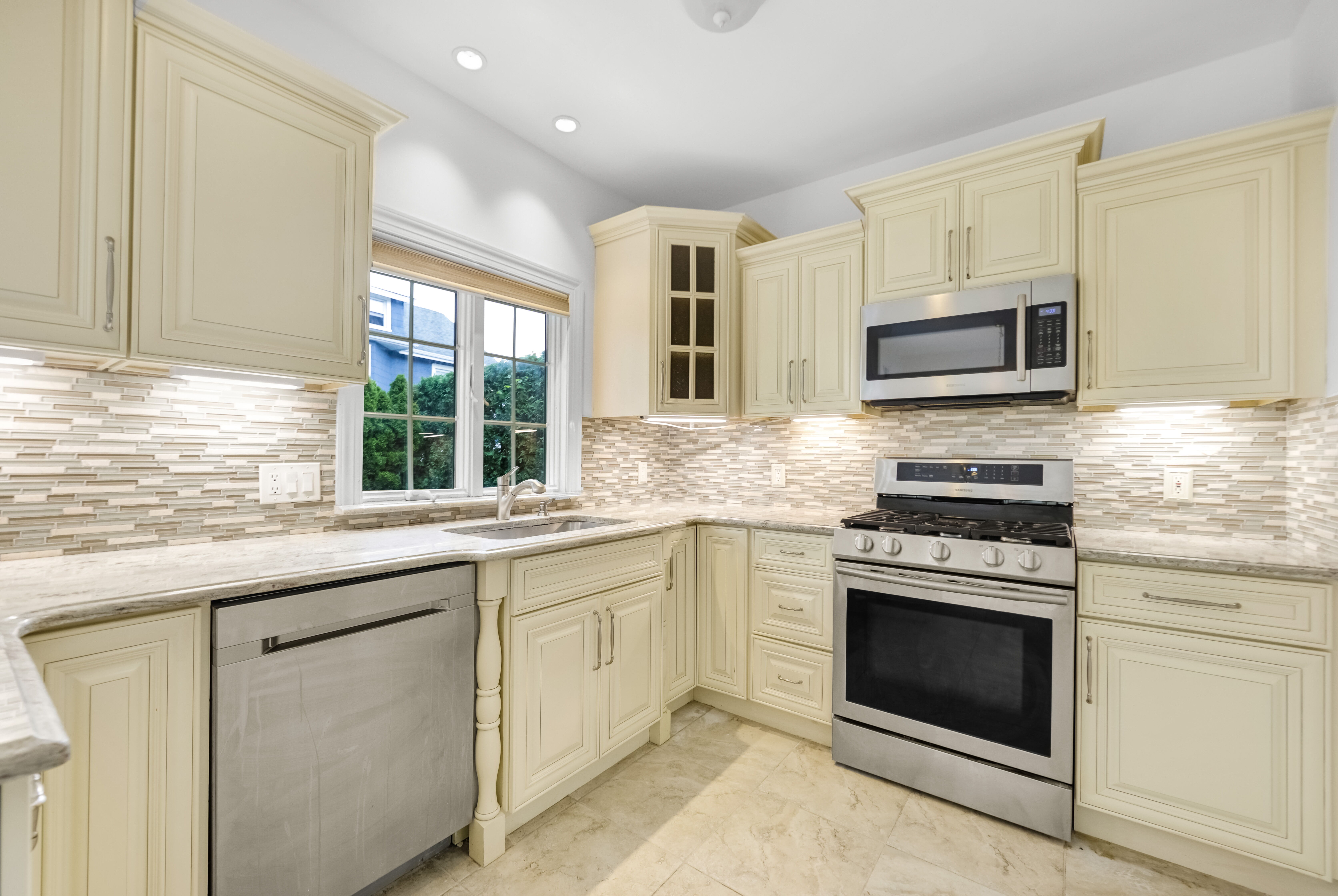 Fort Lee, New Jersey, 07024, United States, 5 Bedrooms Bedrooms, ,4 BathroomsBathrooms,Residential,For Sale,1981309