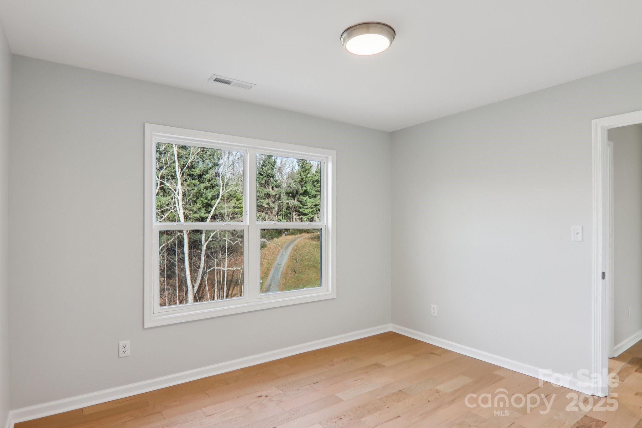 Candler, North Carolina, 28715, United States, 3 Bedrooms Bedrooms, ,3 BathroomsBathrooms,Residential,For Sale,2002526